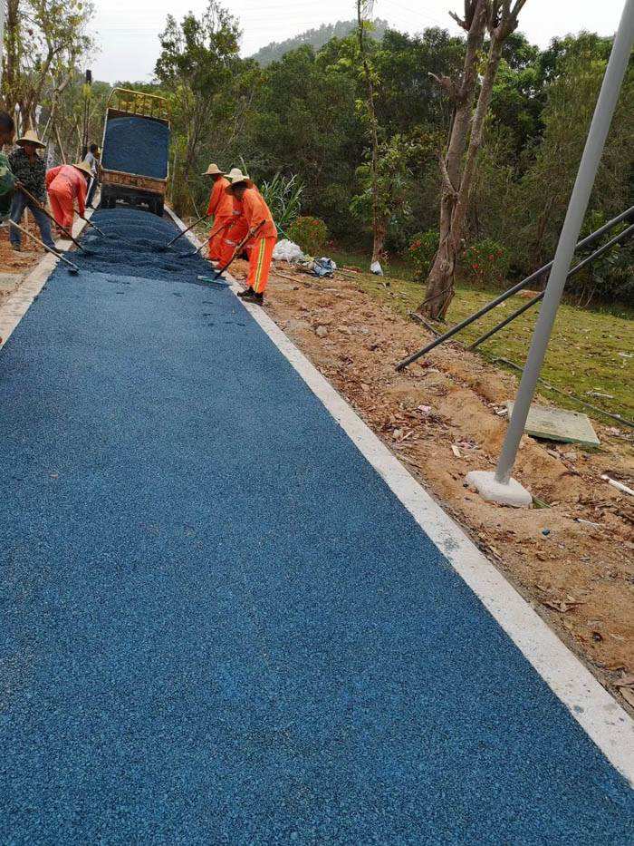 深圳瀝青道路建設(shè) 從標準市政路面到多彩瀝青的藝術(shù)